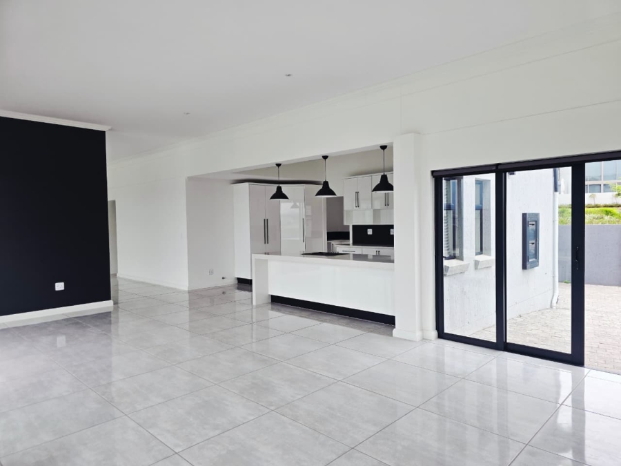 4 Bedroom Property for Sale in Kingswood Golf Estate Western Cape